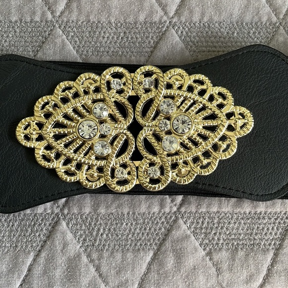 Black and Gold Statement Elastic Belt - Picture 2 of 4